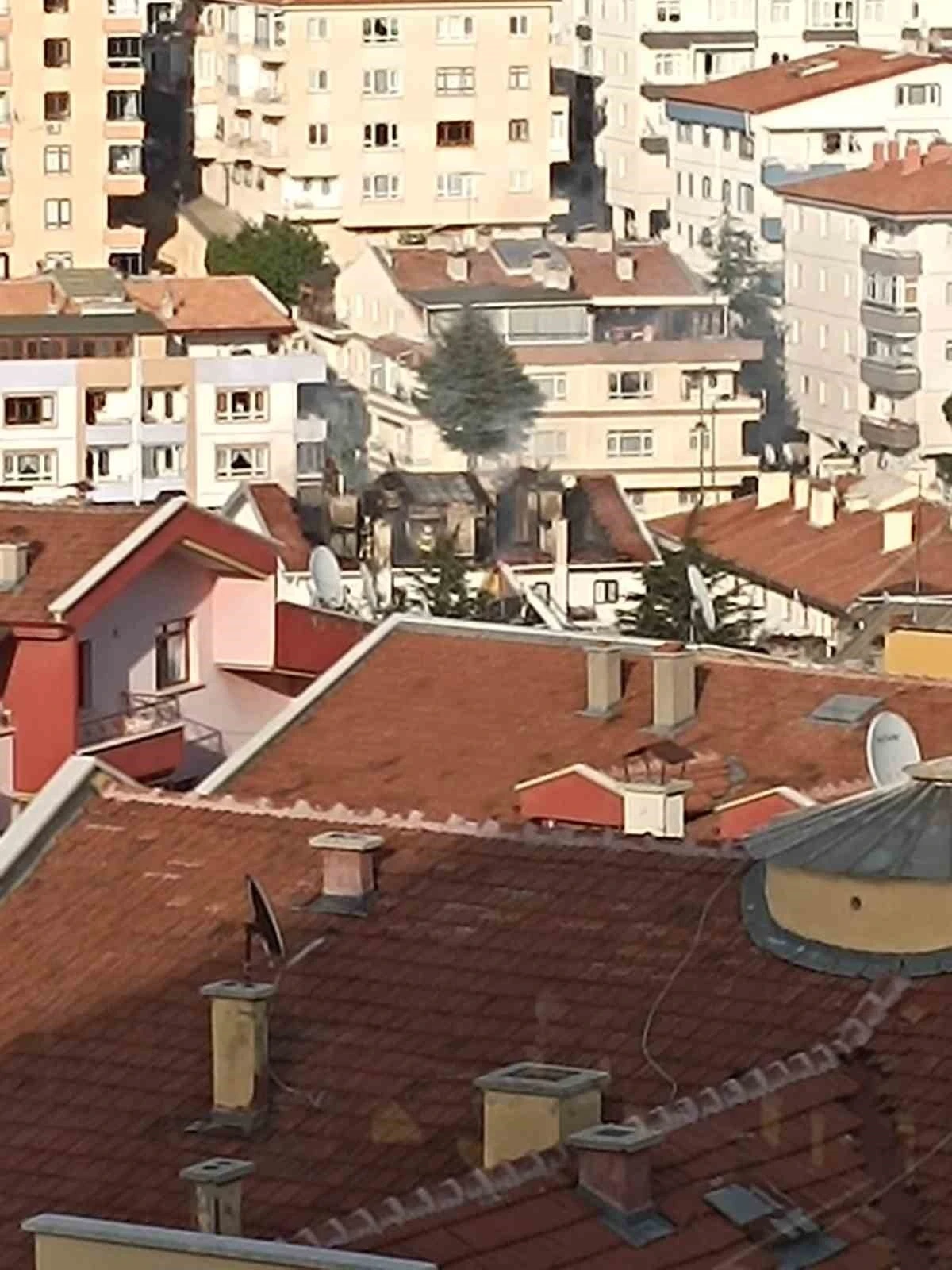 Ankara’da çatı yangını
