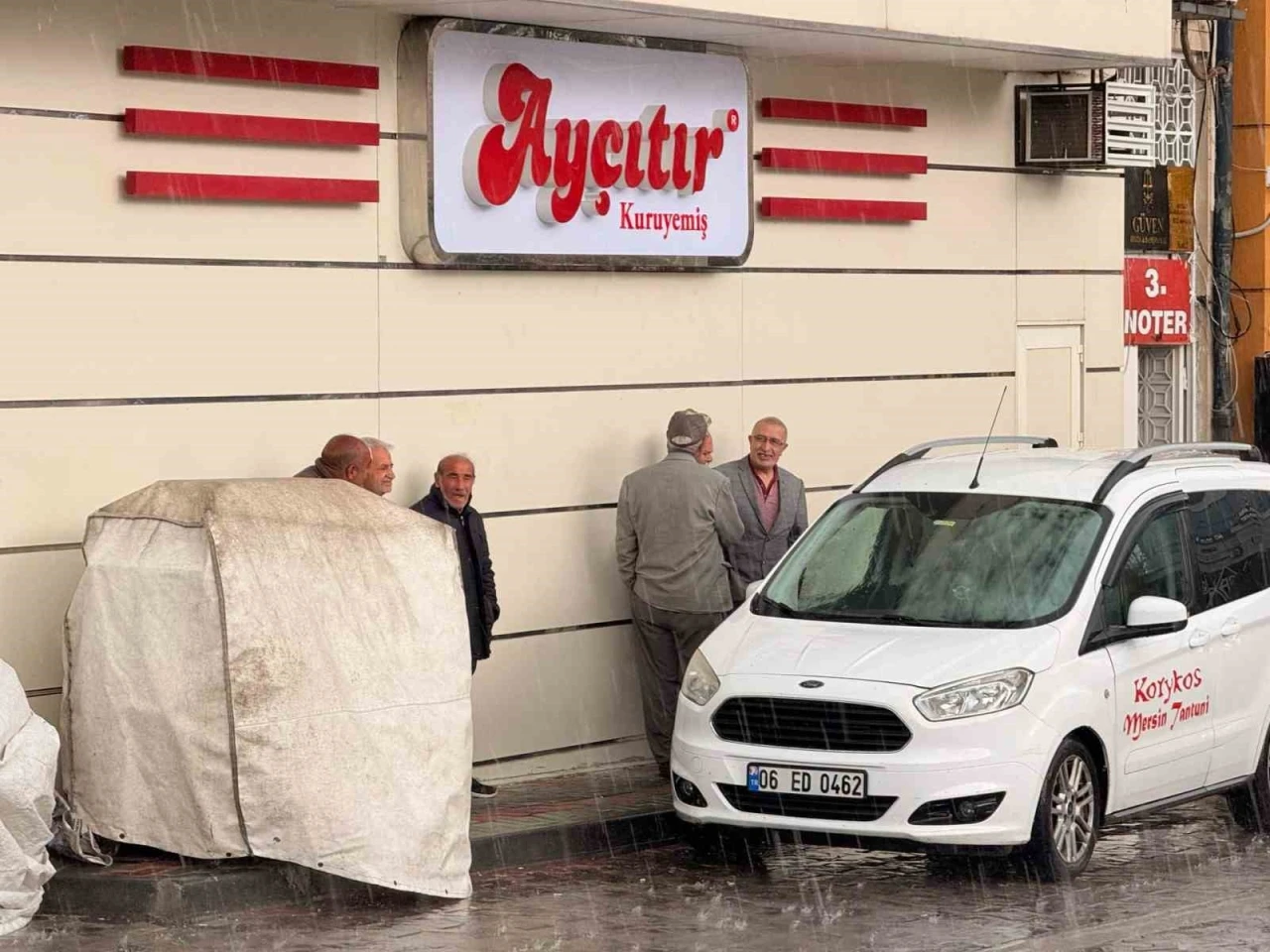 Ankara’da ceviz büyüklüğünde dolu yağdı
