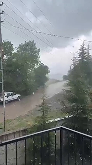 Ankara’da dolu yağışı etkili oldu
