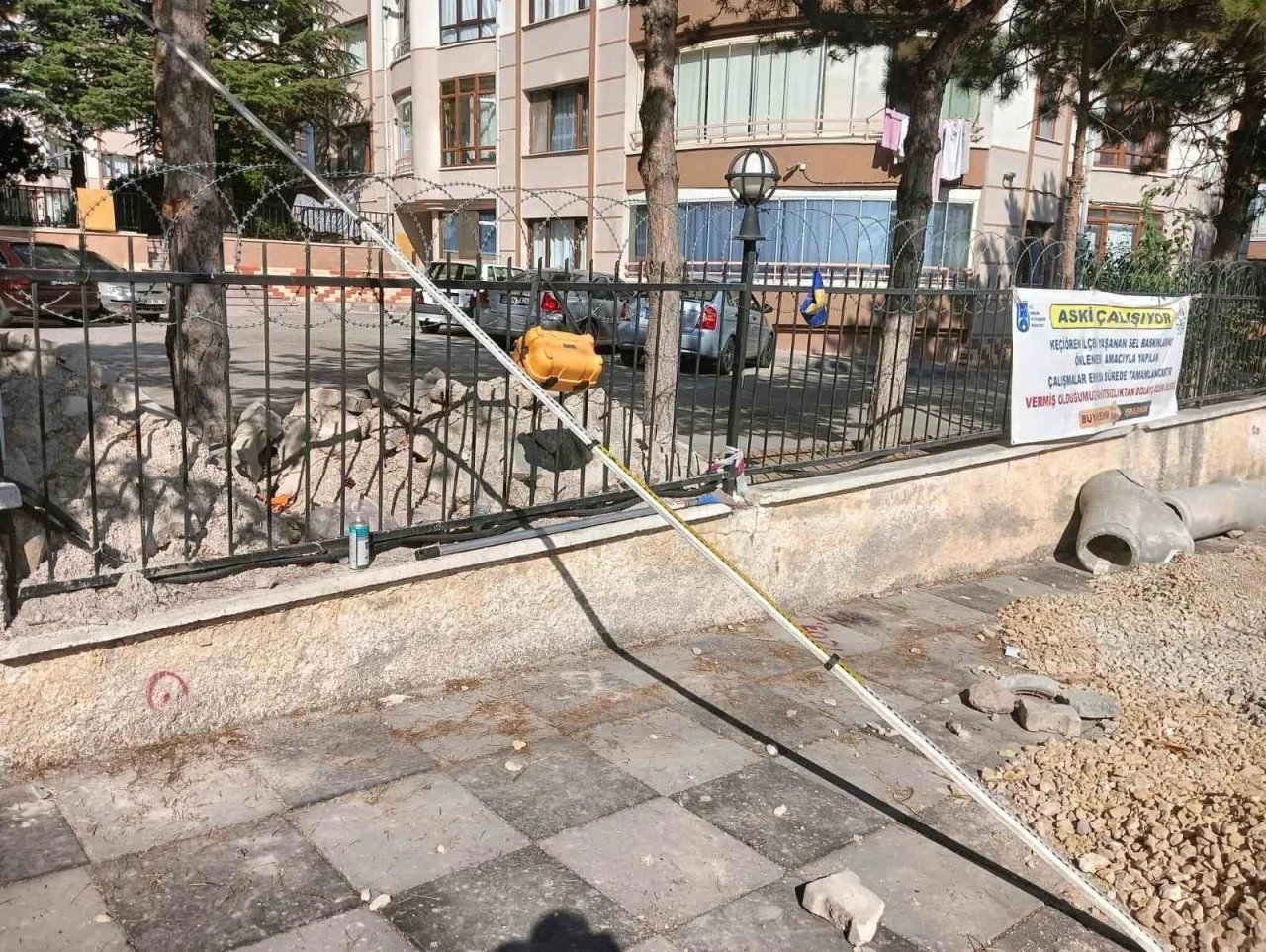 Ankara’da elektrik akımına kapılan belediye işçisi hastaneye kaldırıldı
