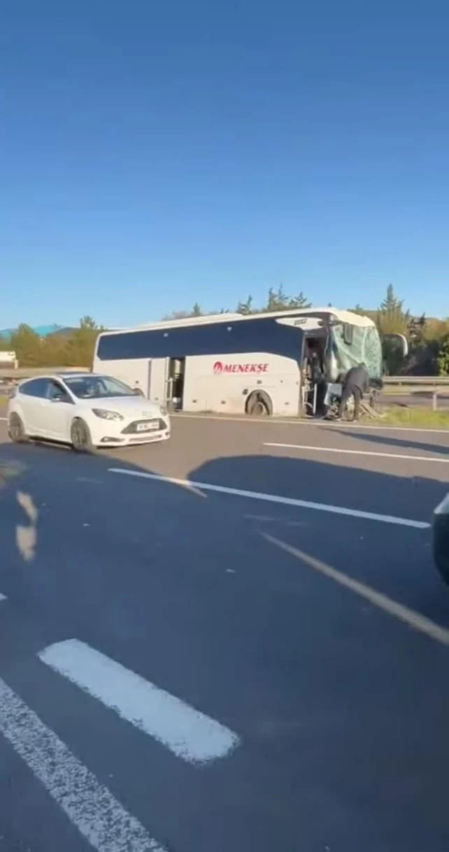 Ankara’da geziden dönen öğrencileri taşıyan otobüs bariyerlere çarptı: 4 yaralı
