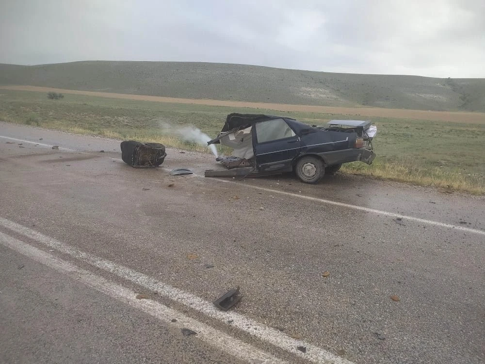 Ankara’da karşı yönlerde seyreden tırla otomobil çarpıştı: 1 ölü