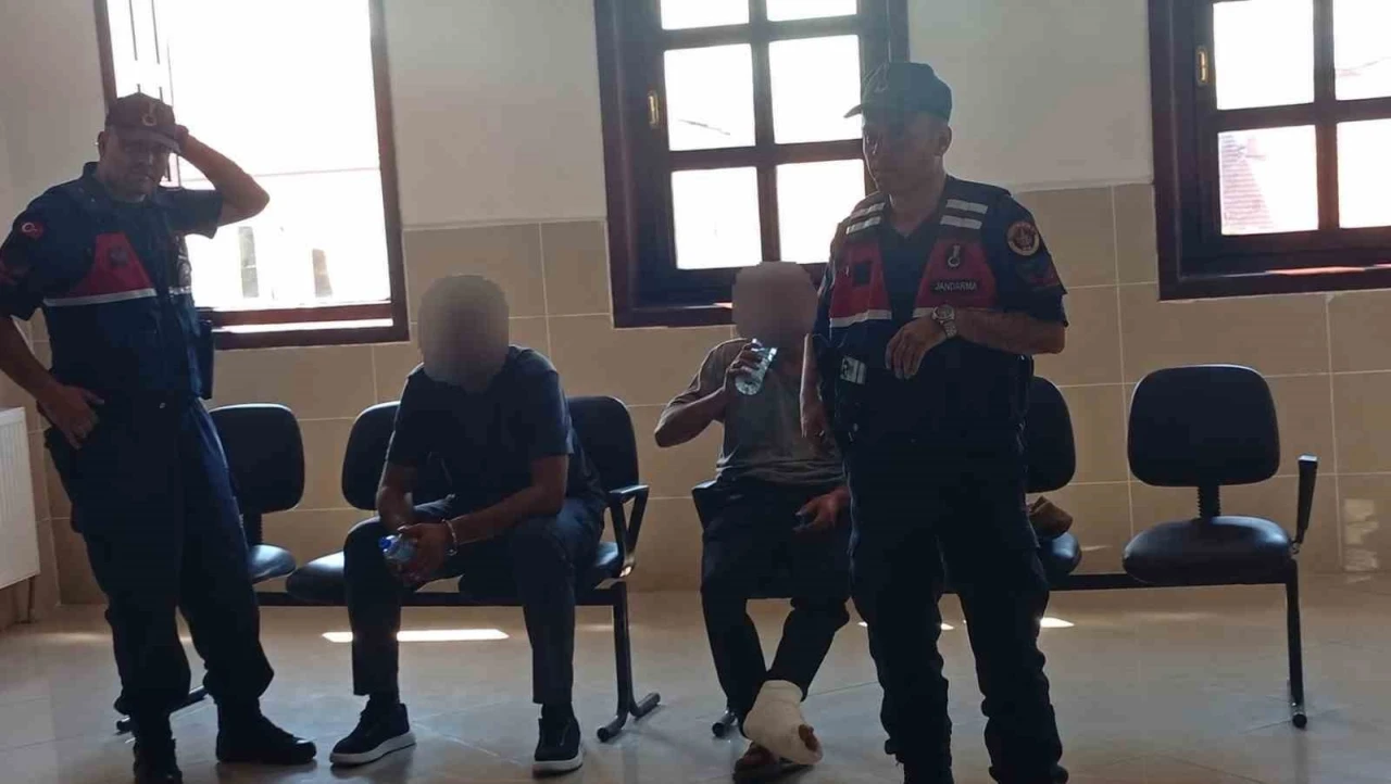 Ankara&rsquo;da kayınpederi ve kayınvalidesini &ouml;ld&uuml;ren ş&uuml;pheli ile birlikte 2 kişi adliyeye sevk edildi
