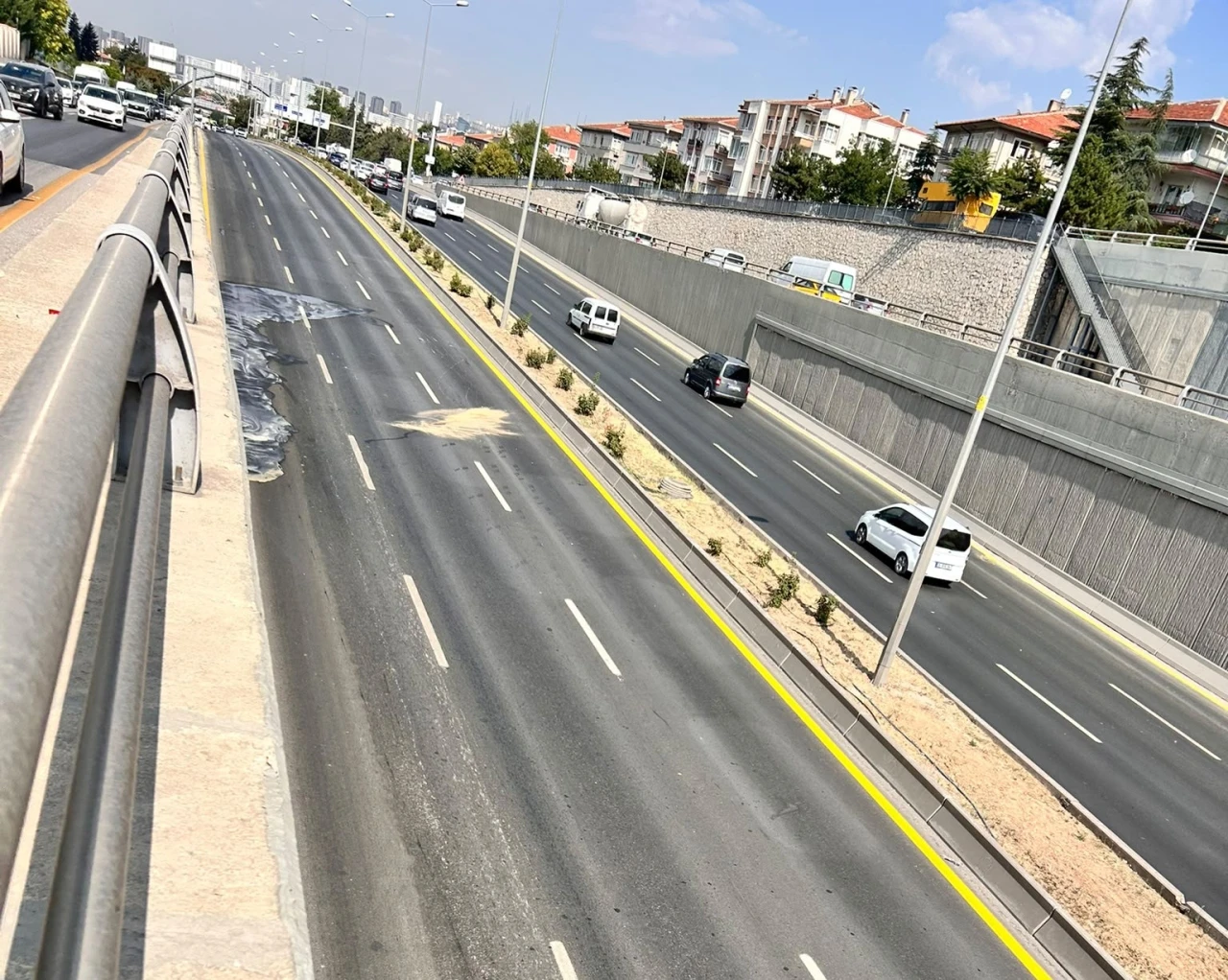 Ankara&rsquo;da kontrol&uuml;n&uuml; kaybeden motosikletli hayatını kaybetti
