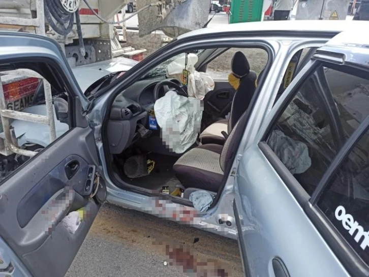 Ankara’da otomobil beton mikserine çarptı: 4 yaralı