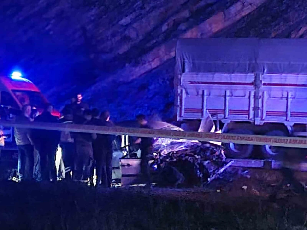 Ankara’da otomobil ile kamyon kafa kafaya çarpıştı: 1 ölü, 4 yaralı
