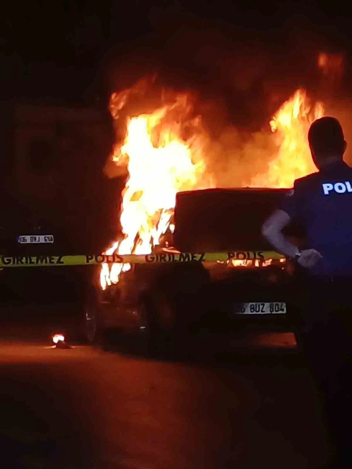 Ankara&rsquo;da seyir halindeki ara&ccedil; alev alev yandı
