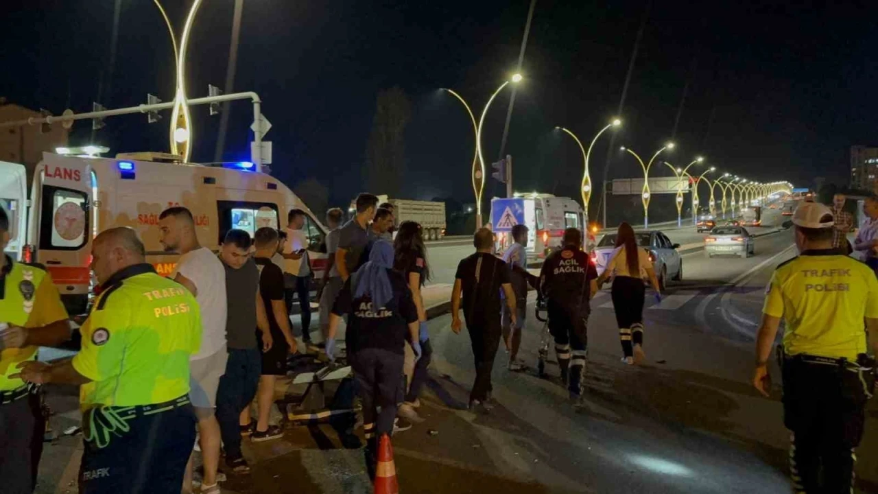 Ankara’da ters yöne giren otomobil, motosiklete böyle çarptı: 2 yaralı
