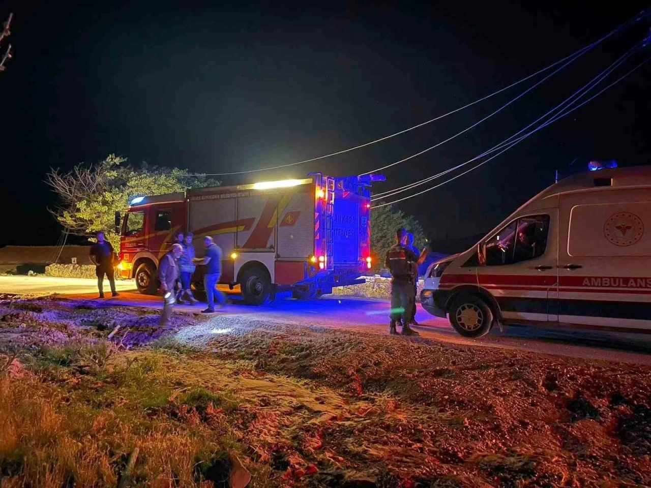 Ankara’da tır elektrik tellerine takıldı, trafo patladı
