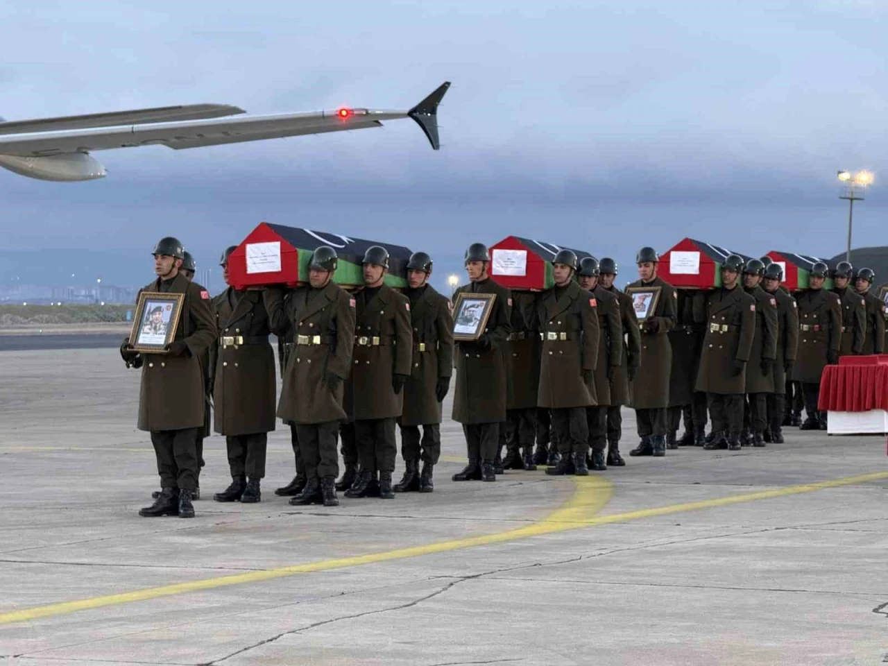 Ankara&rsquo;da u&ccedil;ak kazasında hayatını kaybeden Libyalı askerler resmi t&ouml;renle &uuml;lkelerine uğurlandı
