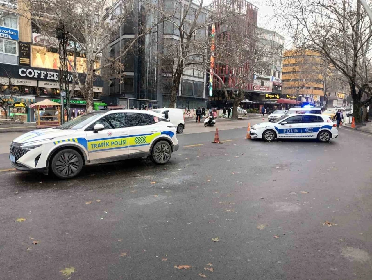 Ankara&rsquo;da yılbaşı: Kızılay ve Tunalı Caddesi başta olmak &uuml;zere &ccedil;ok sayıda yerde g&uuml;venlik &ouml;nemleri alındı
