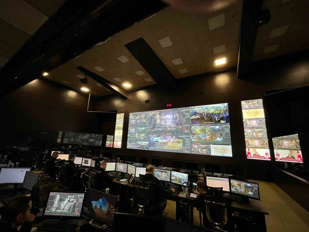 Ankara&rsquo;da yılbaşı tedbirleri: 641 noktada 2 bin 684 ekip g&ouml;rev başında
