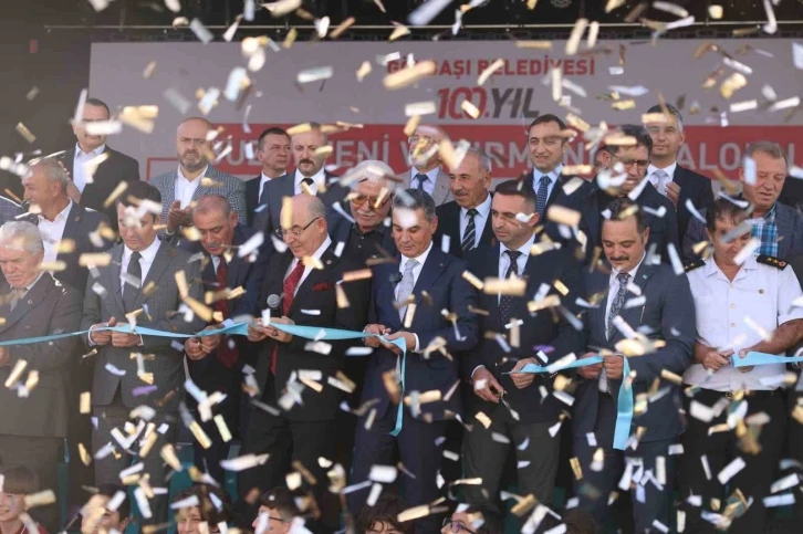 Ankara&rsquo;nın başkent oluşunun 100. yılında, 100. Yıl Buz Pateni ve Tırmanma Salonu hizmete a&ccedil;ıldı
