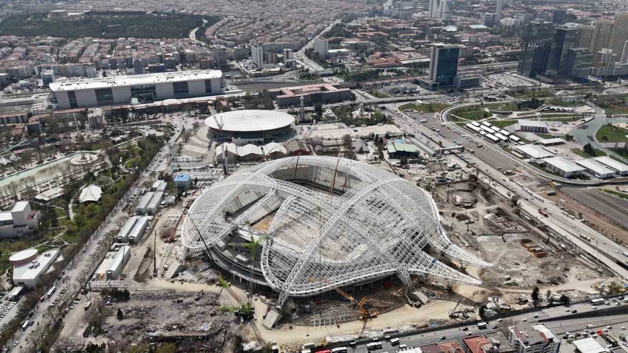 Ankara’nın yeni stadı için iki bakandan ortak paylaşım
