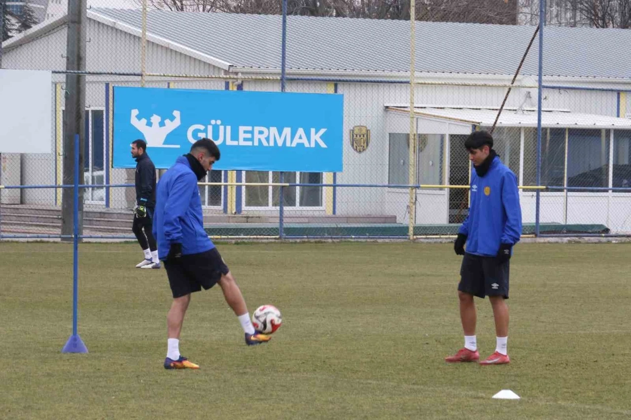 Ankarag&uuml;c&uuml;, Adana 1954 ma&ccedil;ının hazırlıklarını s&uuml;rd&uuml;r&uuml;yor
