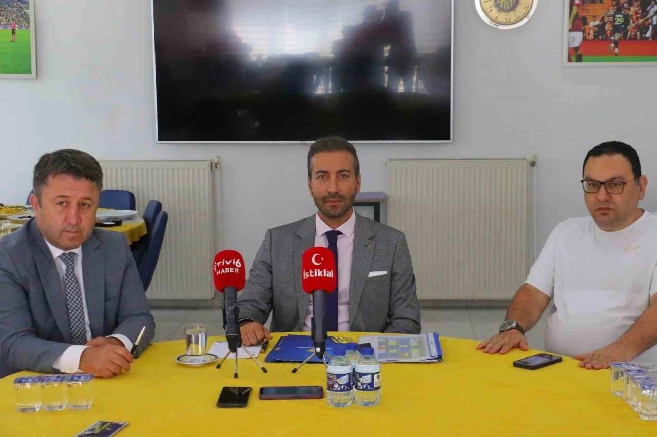 Ankaragücü Başkanı Tekin, basın mensuplarıyla kahvaltıda buluştu

