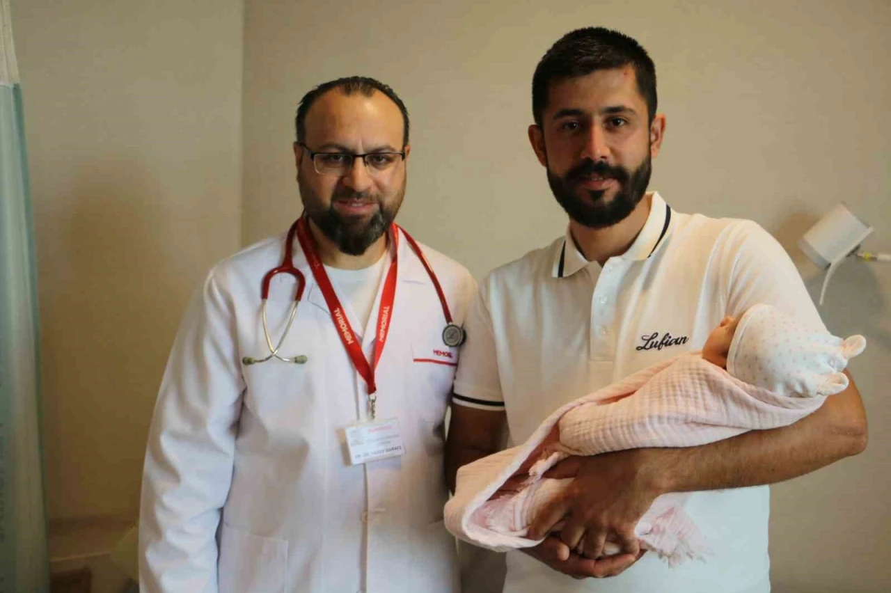 Anne karnında yaşama şansı d&uuml;ş&uuml;k denilen bebek, Diyarbakır&rsquo;da sağlığına kavuştu
