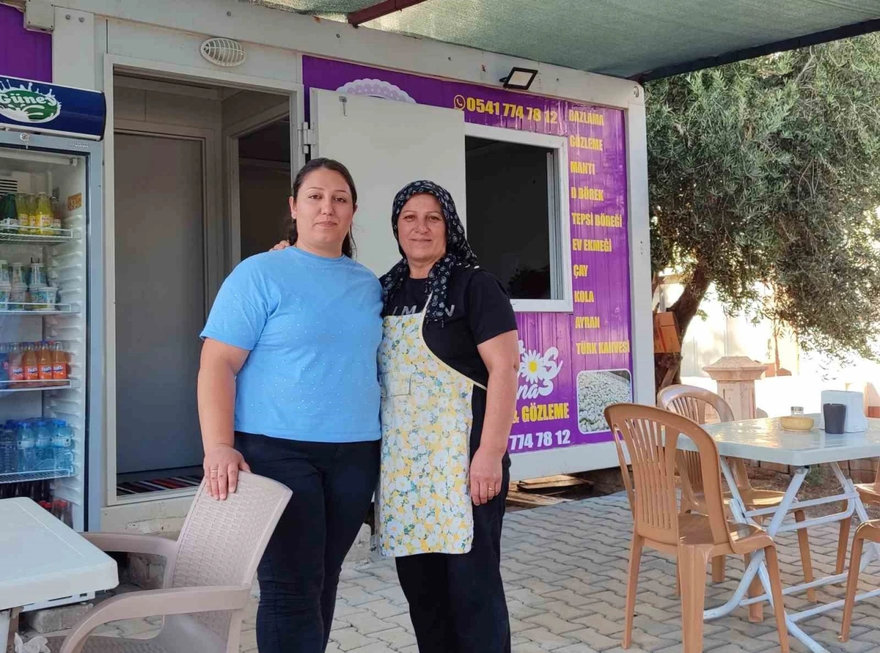 Anne kız bazlama ve gözleme yaparak hayata tutundu
