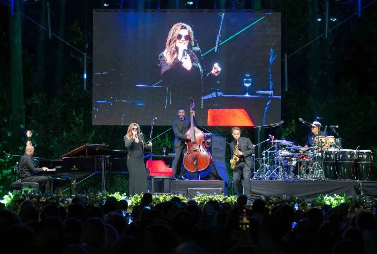 Anne olmaya hazırlanan Melody Gardot Antalyalı müzikseverlerle buluştu
