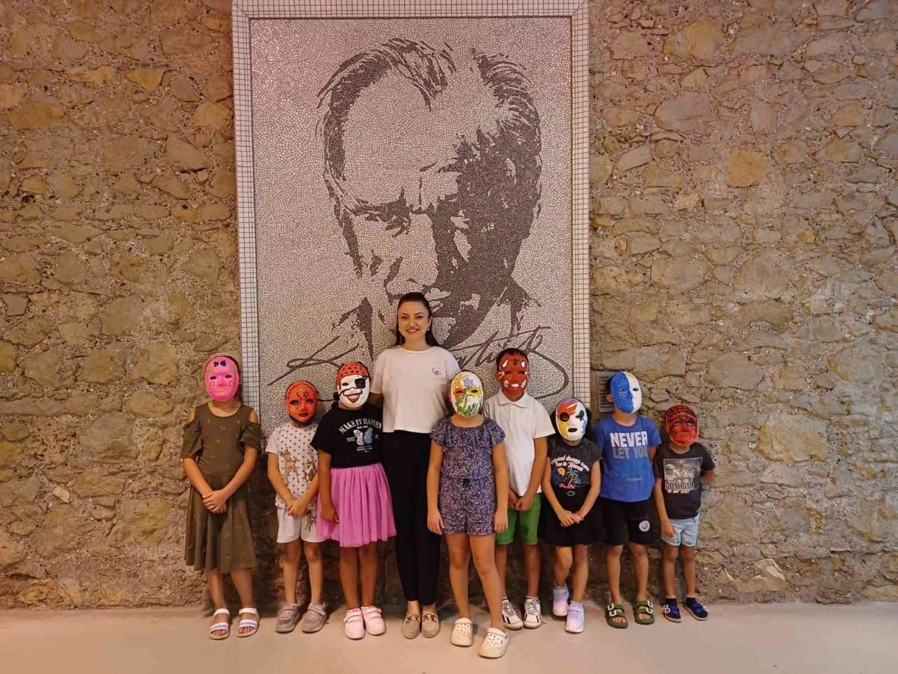 Anne ve çocuklar maske boyama atölyesinde buluştu
