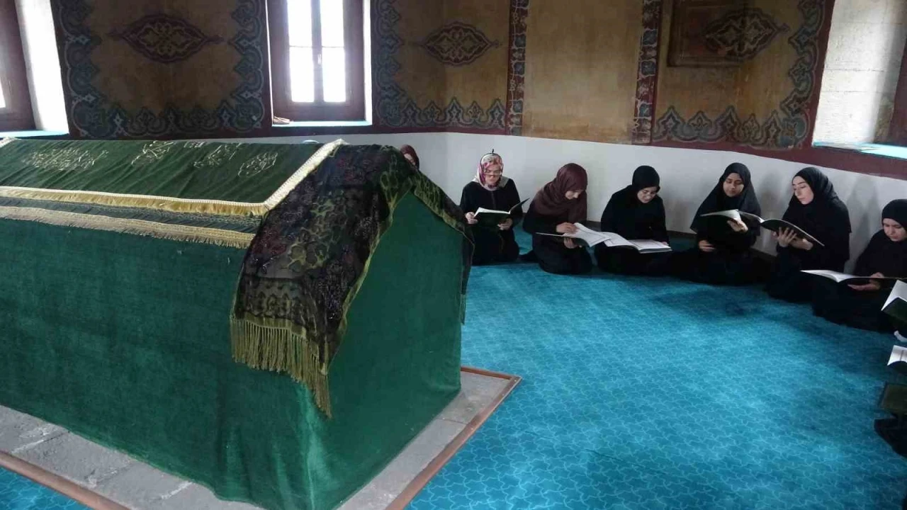 Anneler Günü Gülbahar Hatun’un huzurunda kutlandı
