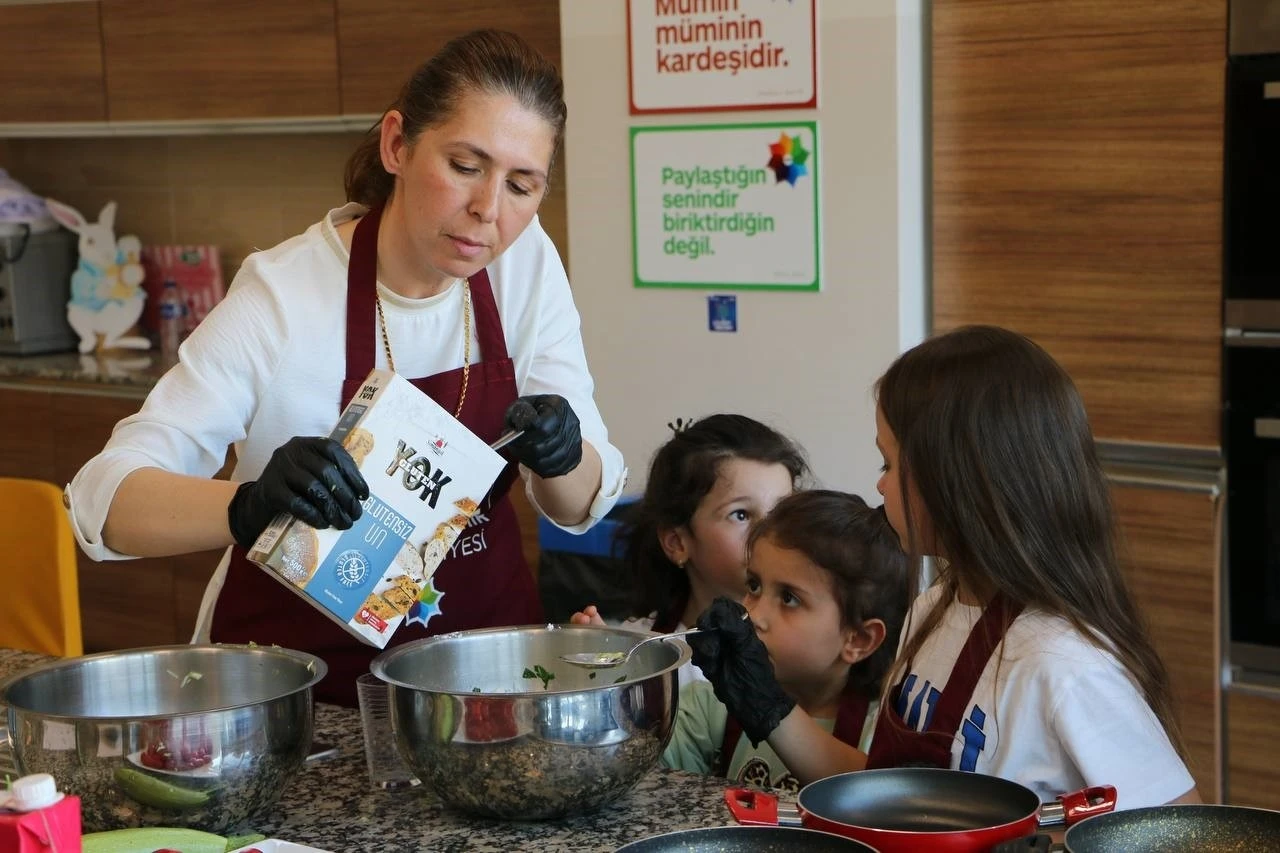 Anneleri ve çocuklar çölyak için farkındalık mesajını ‘glutensiz kreple’ verdi
