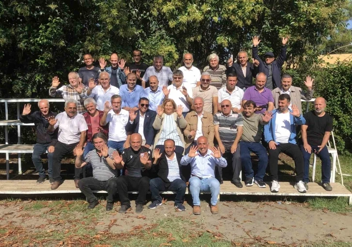 Annelik yaptığı yuva &ccedil;ocuklarıyla 35 yıl sonra buluştu
