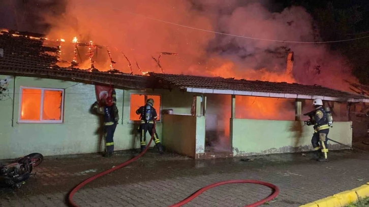 Annesi içerideyken evi ateş vermişti, tutuklandı
