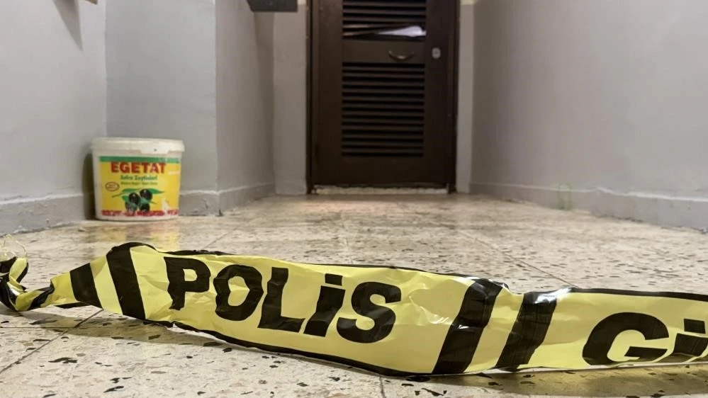 Annesi ve ağabeyini öldüren şahısla ilgili şok gelişme: Halüsinasyonlar görüp kızları tehdit etmiş
