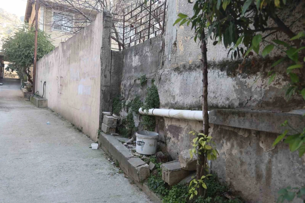 Annesinin telefon &ccedil;aldırdığı &ccedil;ocuk devlet korumasına alındı
