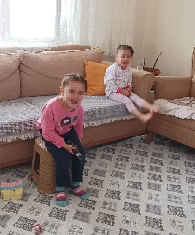 Annesiyle yolun karşısına geçerken otomobilin çarptığı çocuk hayatını kaybetti
