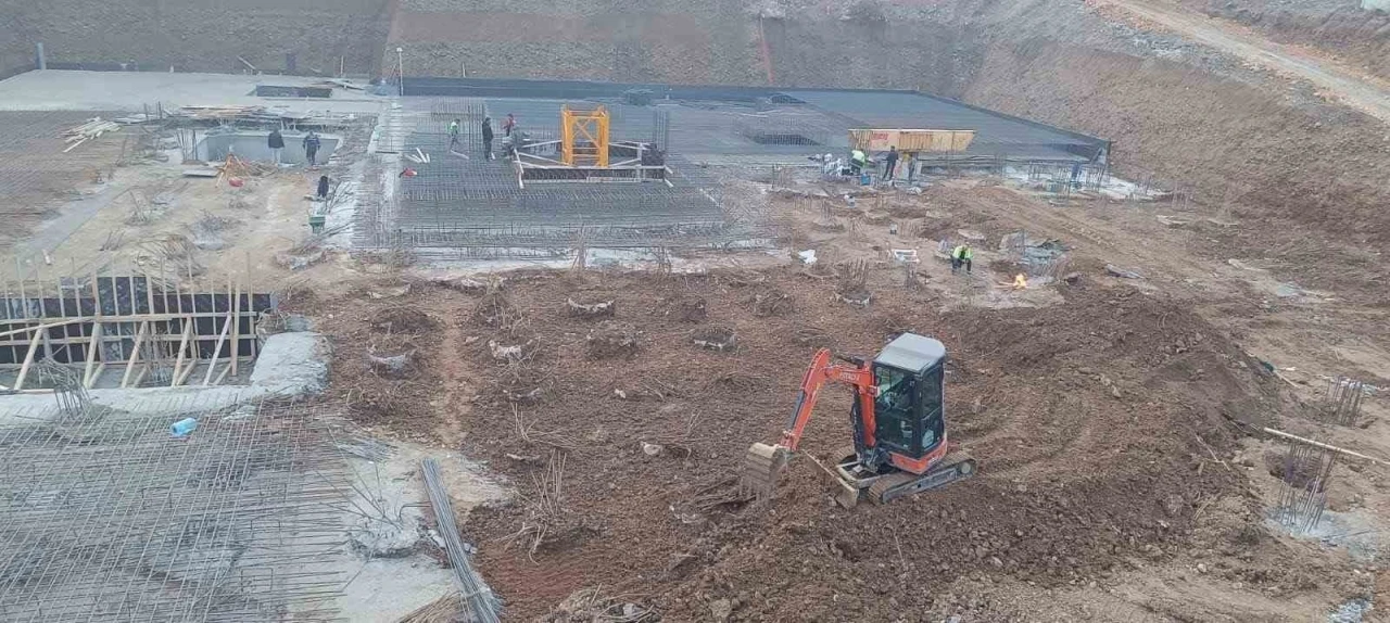 Antakya Belediyesi&rsquo;nin yeni hizmet binası y&uuml;kseliyor
