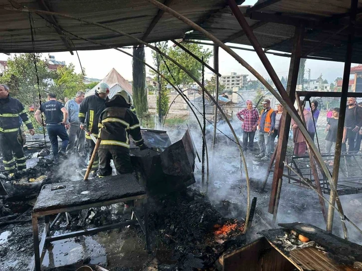 Antakya’da çıkan yangından baraka kullanılamaz hale geldi
