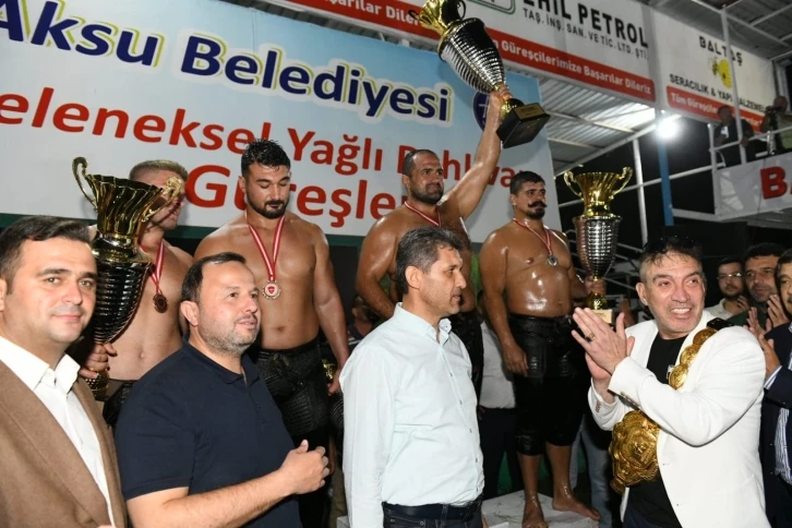 Antalya Aksu&rsquo;da başpehlivan Mehmet Yeşil Yeşil oldu
