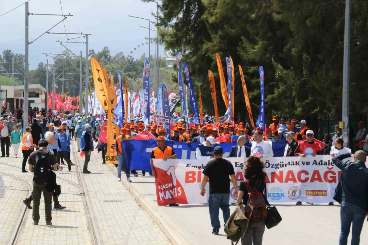 Antalya’da 1 Mayıs coşkuyla kutlandı
