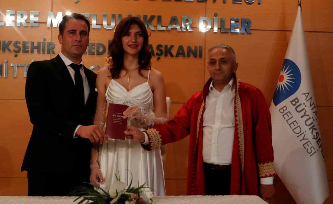 Antalya’da 25.05.2025 yoğunluğu: 40 çift &quot;Evet&quot; dedi
