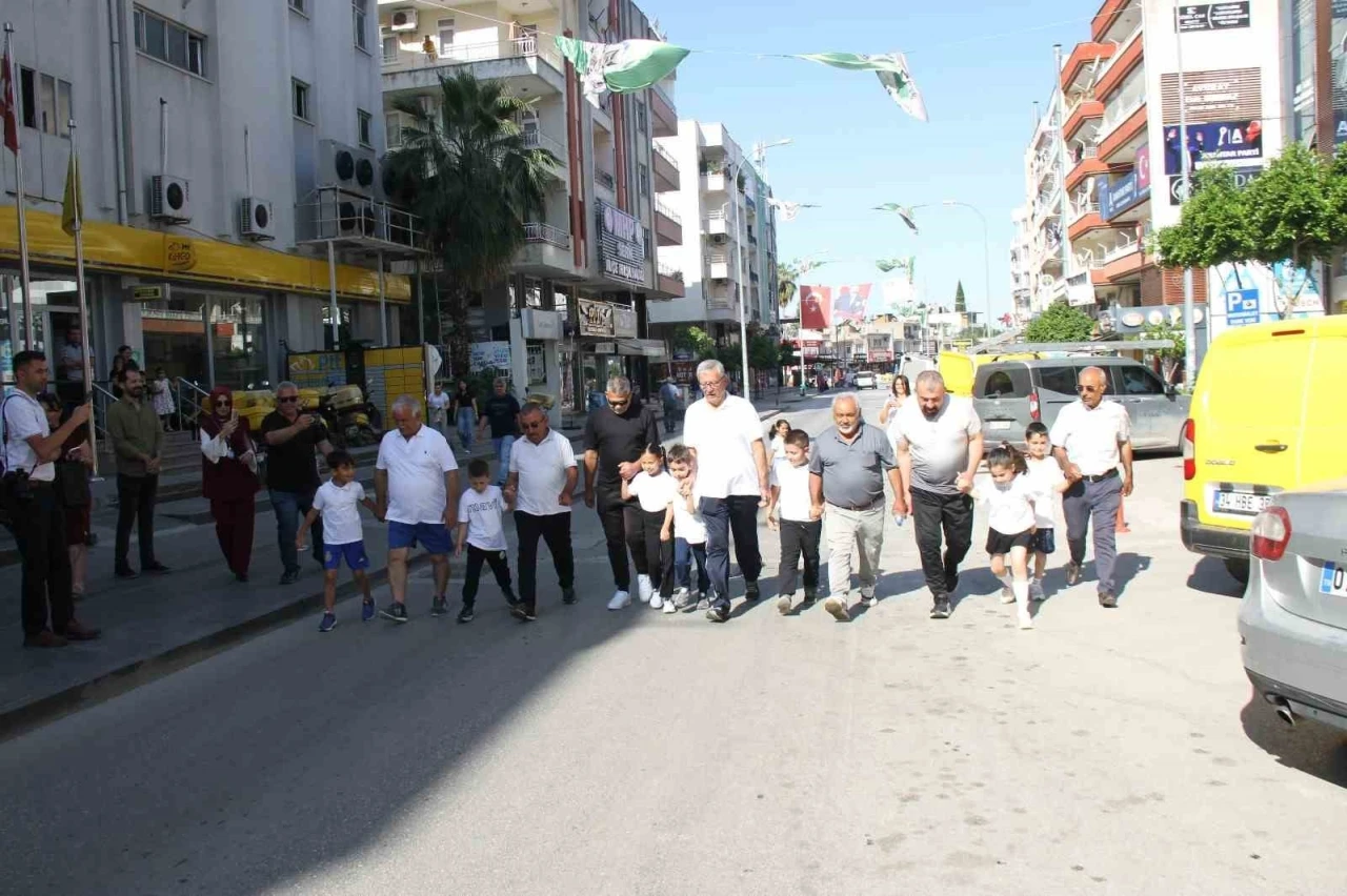 Antalya’da 7 dede, 7 torunuyla birlikte teknolojiye karşı yarıştı
