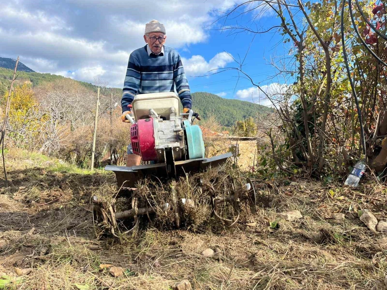 Antalya&rsquo;da 82 yaşındaki yeminli mali m&uuml;şavirden k&ouml;y hayatına &ouml;rnek proje
