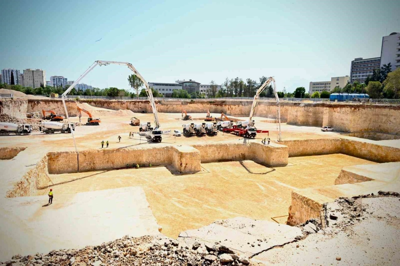 Antalya’da 900 yataklı modern sağlık kompleksi için ilk beton döküldü
