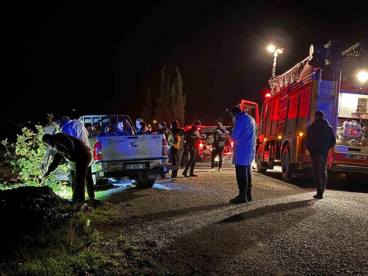Antalya&rsquo;da ara&ccedil; i&ccedil;inde yanmış ceset bulundu
