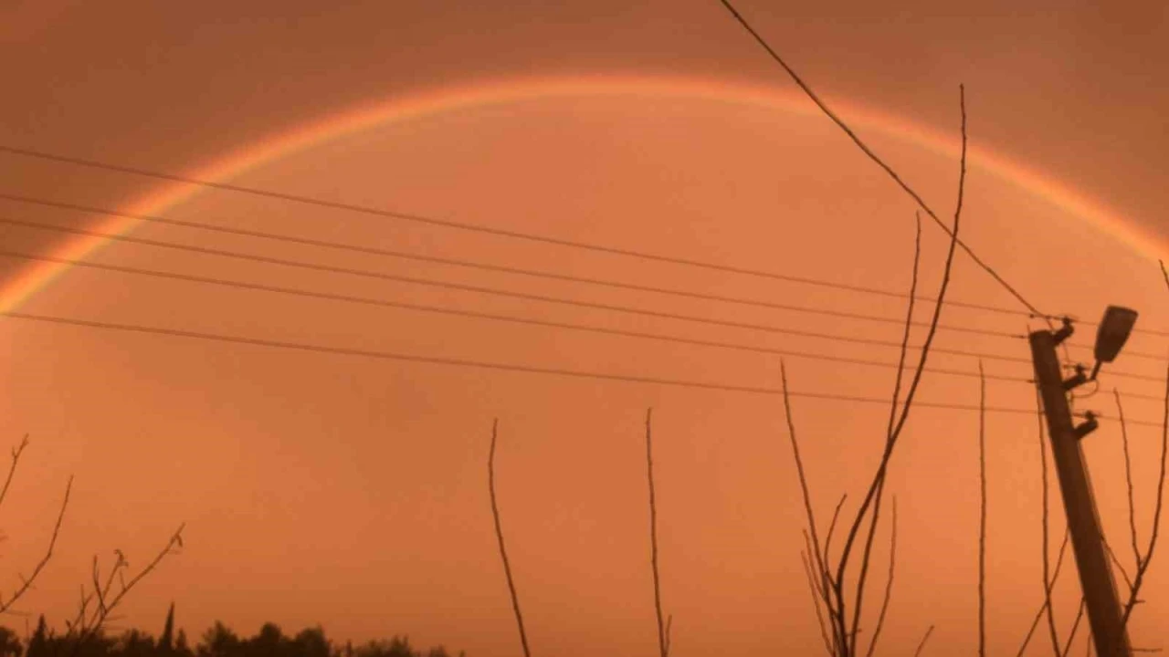 Antalya’da çiftçinin çifte gökkuşağı heyecanı kameraya yansıdı
