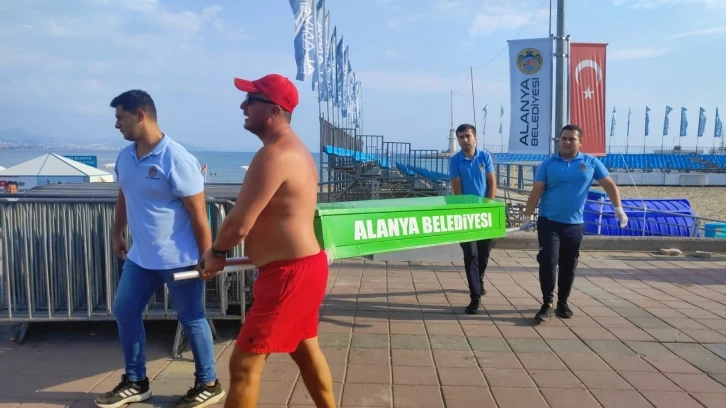 Antalya&rsquo;da denizde kadın cesedi bulundu
