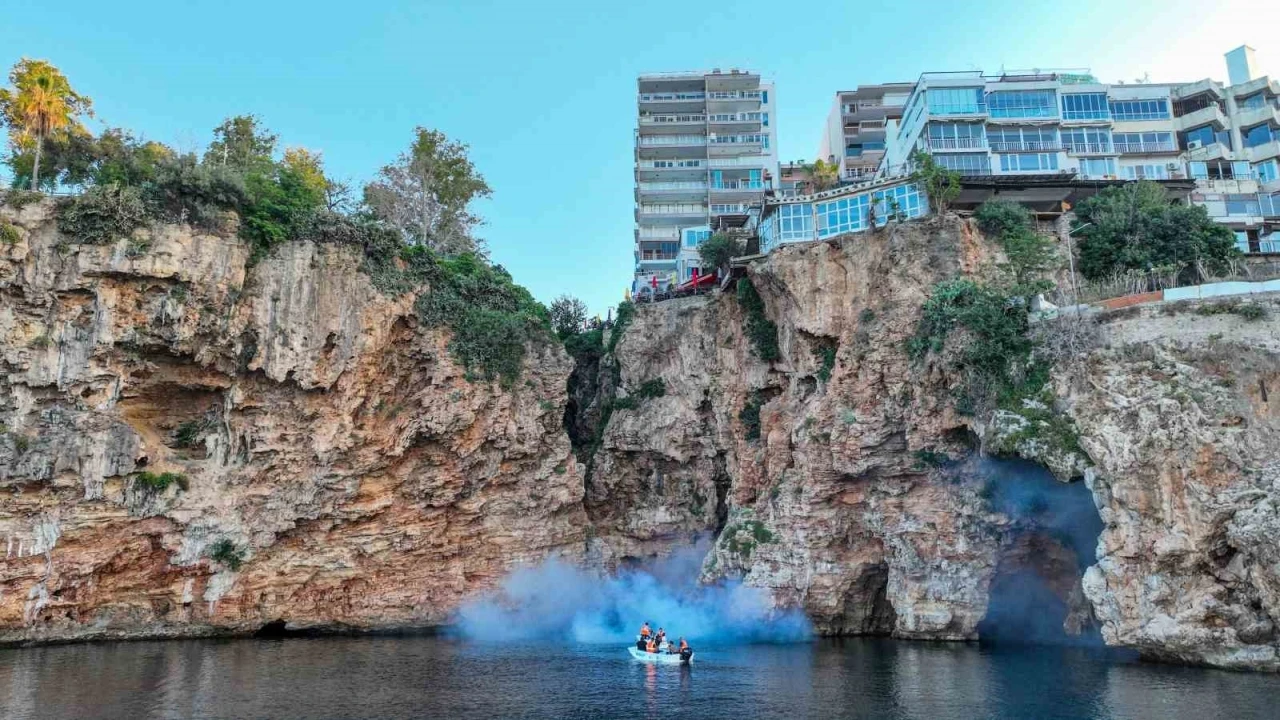 Antalya’da denizden ve karadan haşerelerle mücadele başlatıldı
