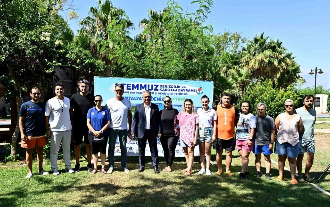 Antalya&rsquo;da dip temizliğinde &ccedil;ok sayıda plastik ve teneke ambalaj atığı &ccedil;ıkarıldı

