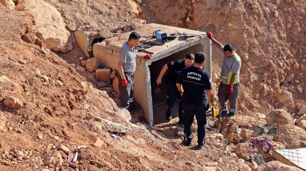Antalya’da ‘drenaj tünelinde 21 afacan’ alarmı

