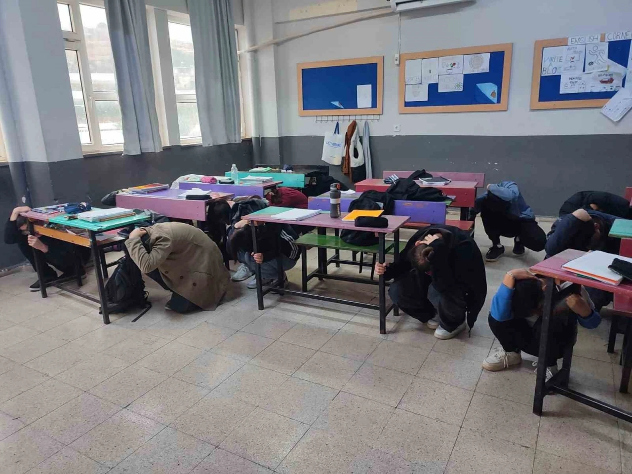 Antalya&rsquo;da ger&ccedil;eğini aratmayan deprem ve yangın tatbikatı
