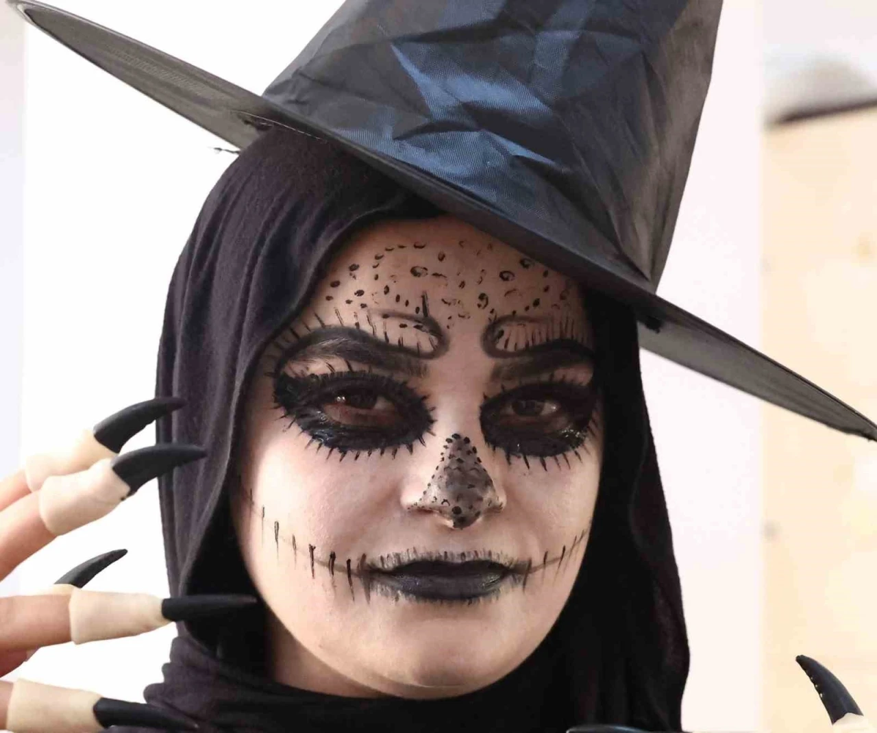 Antalya’da görenleri ‘korkutan’ makyaj
