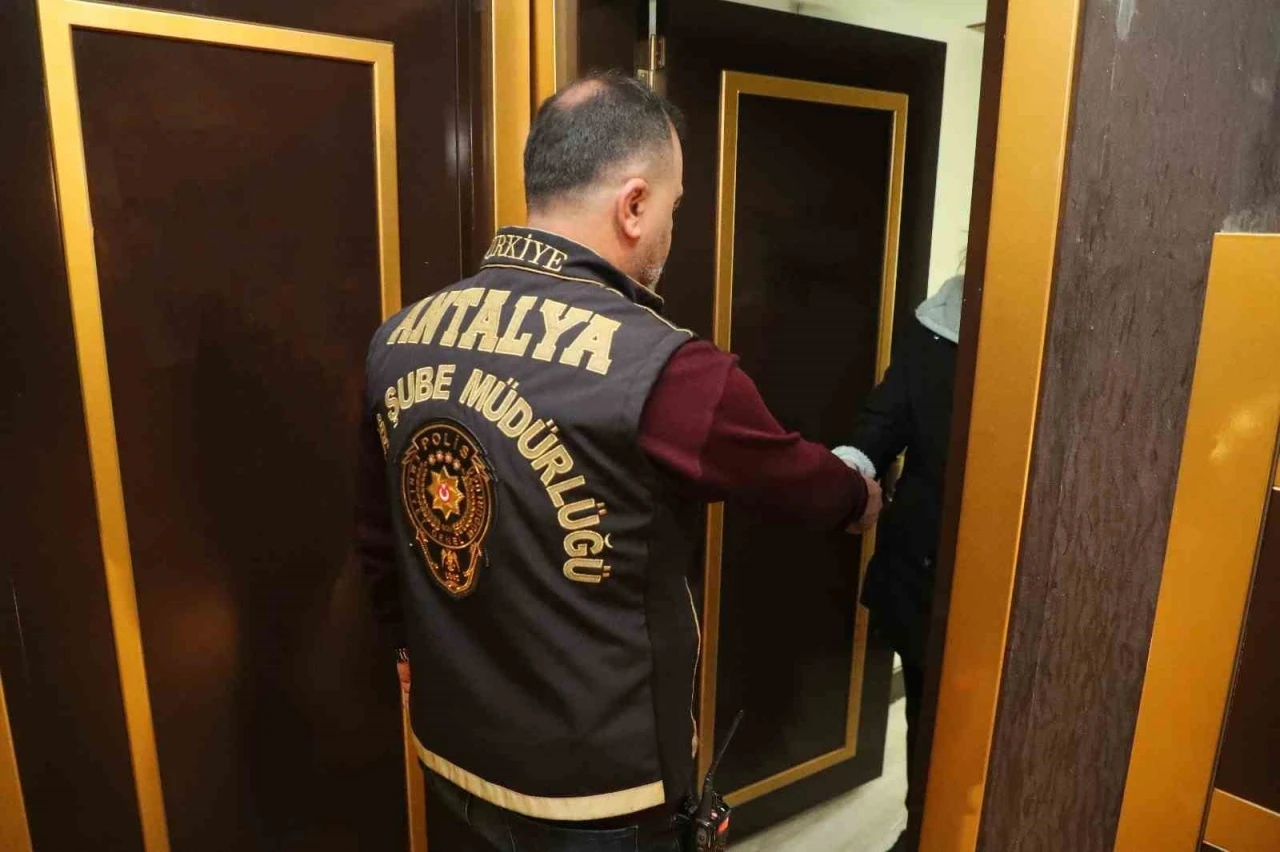 Antalya’da günübirlik konaklama yerlerine denetim: 1 işletme ve 5 kişiye ceza
