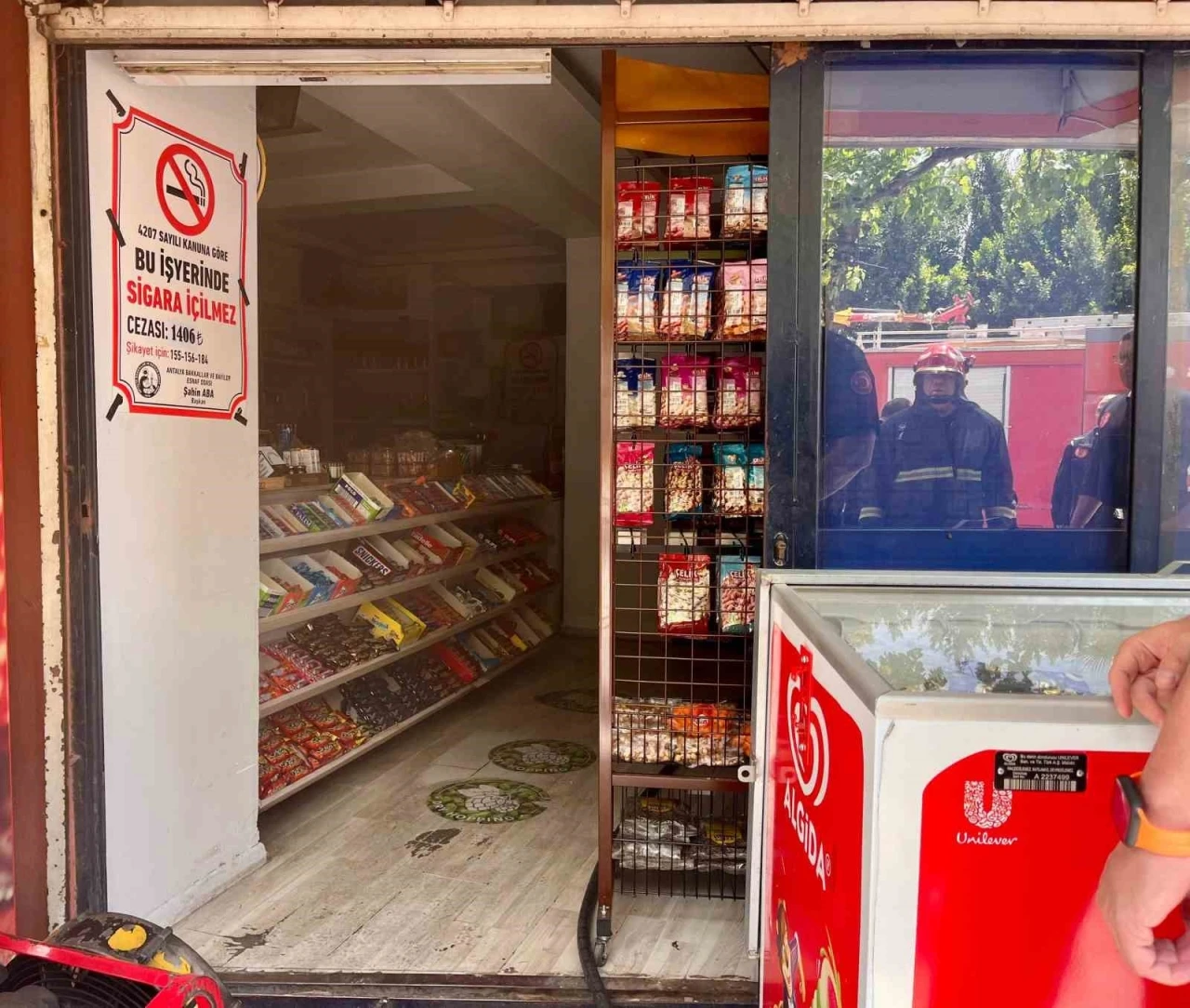 Antalya’da markette yangın korkusu
