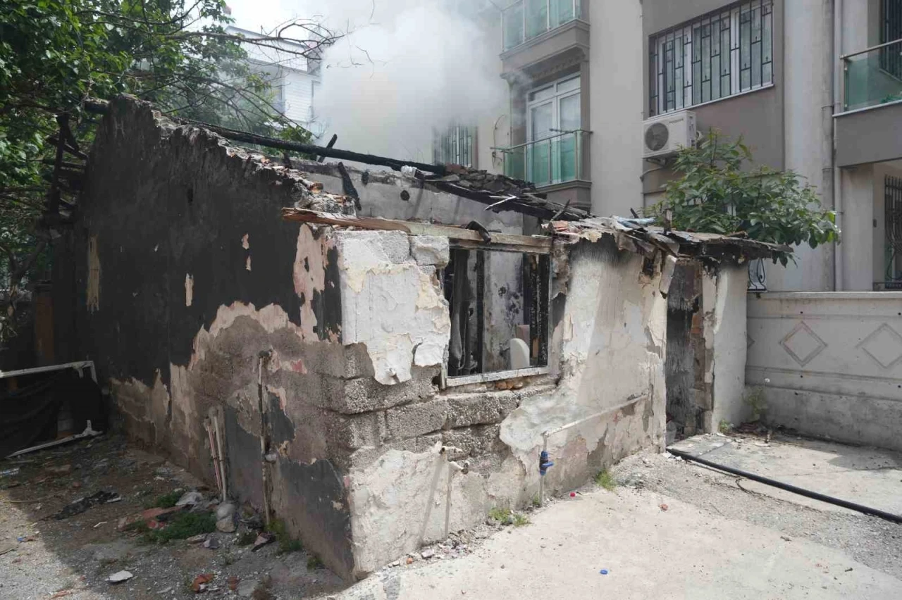 Antalya’da metruk binada korkutan yangın
